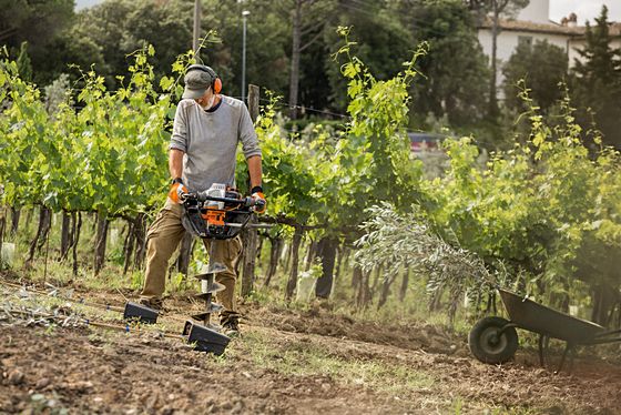 STIHL представя ВТ 131: Професионален свредел, управляван от един човек, с двигател 4-MIX®