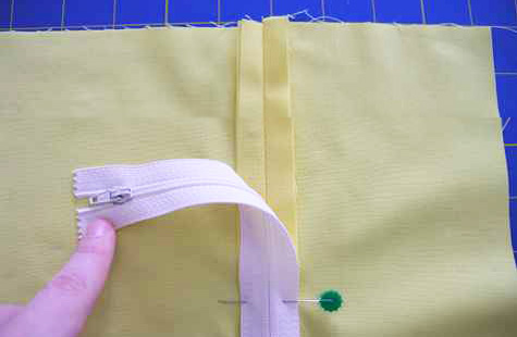 Как да направите цветна обшивка на декоративните възглавнички
