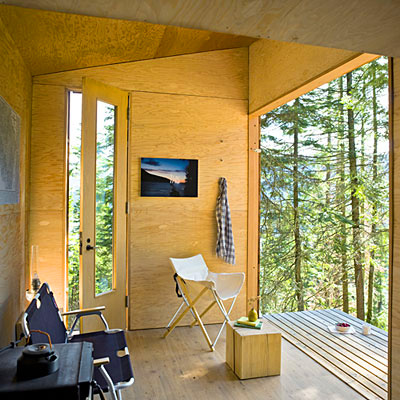 Кокетна сглобяема къщичка в гората