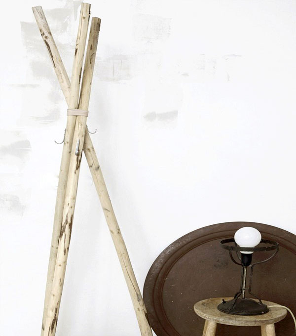 Дървена скандинавска закачалка от пръти