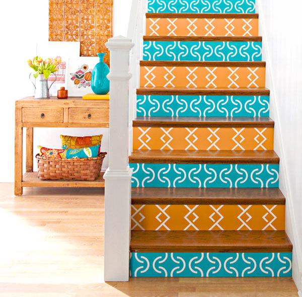 Цветна декорация за стълбите