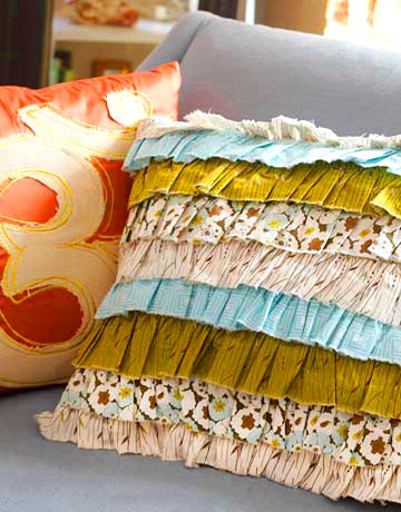 Възглавничка за всекидневната стая от парчета тъкан