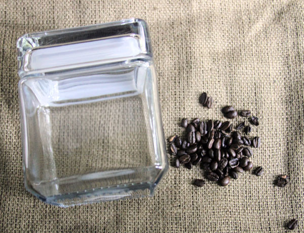 Буркан за кафе с кафени зърна