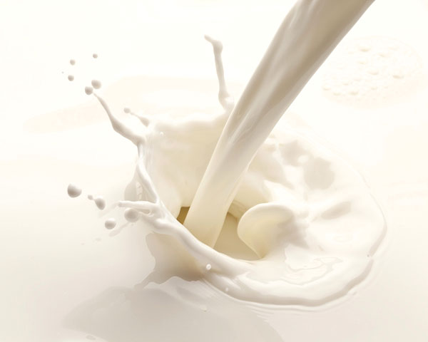 9 необичайни употреби на млякото в грижа за дома