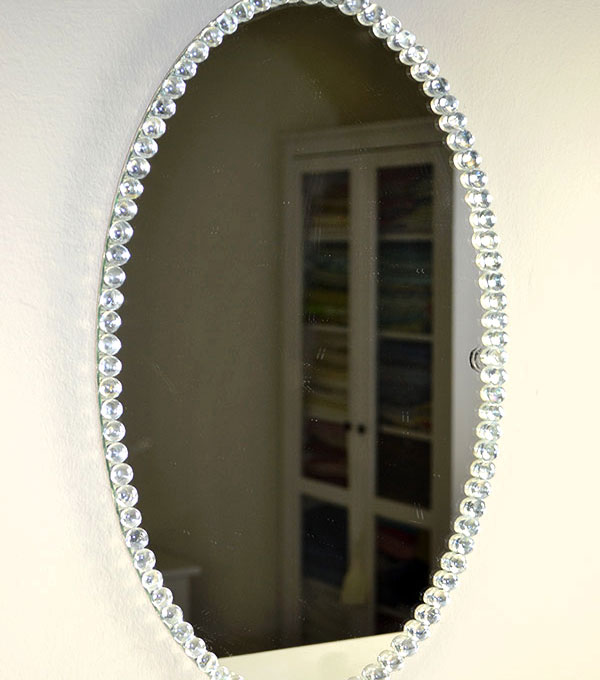 Огледало с мъниста от стъкло