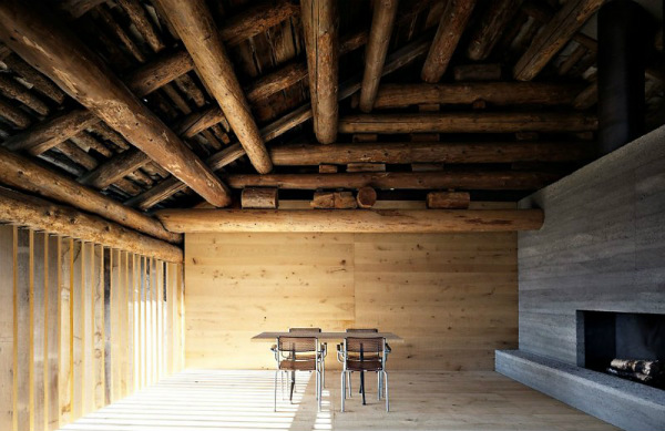 Непреходен дизайн в реконструирана плевня в Швейцария