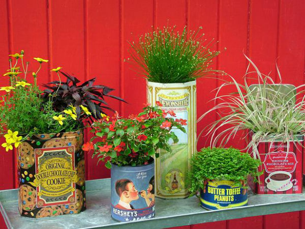 Саксии, вази и поставки за цветя от употребявани вещи