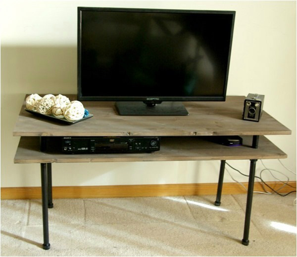 Направи си сам: маса за телевизор