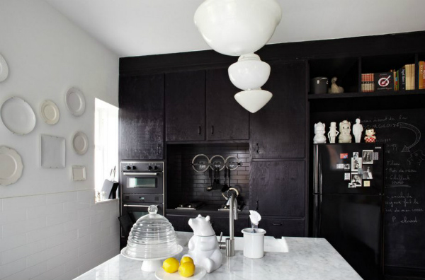 20 кухни в черно, които ще променят представите ви за тъмните цветове